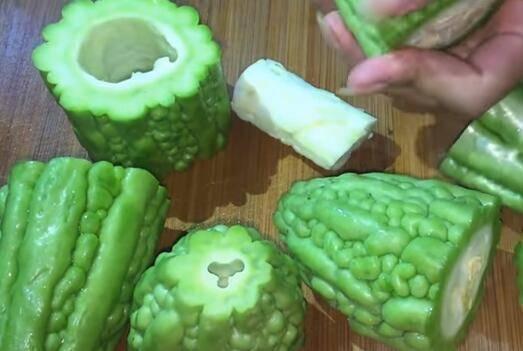 梦见婆婆吃瓜,婆婆吃瓜背后的寓意解析